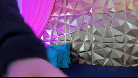  emmili  online show from January 13, 6:16 pm