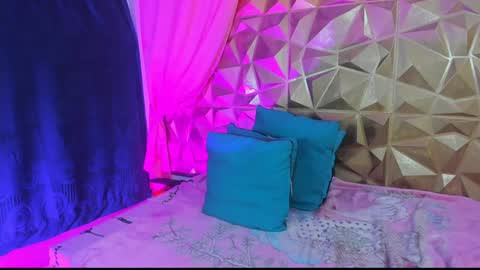  emmili  online show from January 16, 6:16 pm