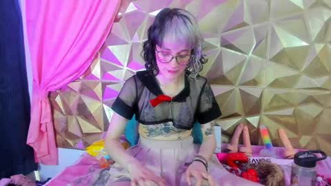  emmili  online show from February 3, 3:38 pm