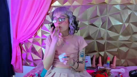  emmili  online show from February 18, 3:10 pm