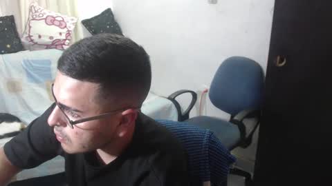 Snapshot of sweet_fantasy_couple chatting on February 20, 11:21 pm sweet_fantasy_couple online show from February 20, 11:21 pm