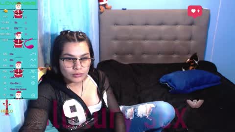 Snapshot of sweet_fantasy_couple chatting on November 5, 10:54 pm sweet_fantasy_couple online show from November 5, 10:54 pm