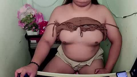 Snapshot of sweet_frex123 chatting on October 8, 3:53 pm sweet_frex123 online show from October 8, 3:53 pm