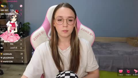 Snapshot of sweet_frosty chatting on December 18, 6:21 am Alice online show from December 18, 6:21 am