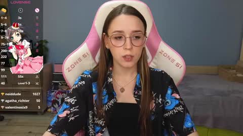 Snapshot of sweet_frosty chatting on December 19, 6:23 am Alice online show from December 19, 6:23 am