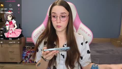 Snapshot of sweet_frosty chatting on January 6, 3:20 am Alice online show from January 6, 3:20 am