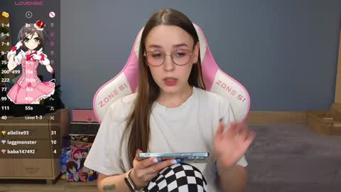 Snapshot of sweet_frosty chatting on January 9, 6:27 am Alice online show from January 9, 6:27 am