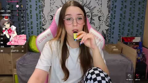 Snapshot of sweet_frosty chatting on January 13, 3:23 am Alice online show from January 13, 3:23 am