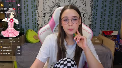 Snapshot of sweet_frosty chatting on January 13, 6:27 am Alice online show from January 13, 6:27 am