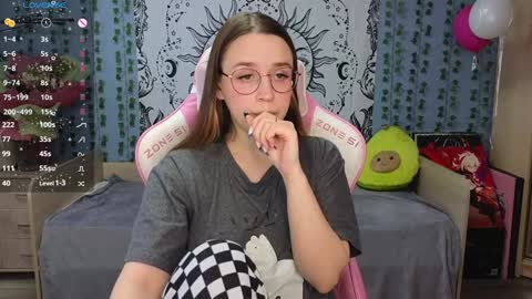 Snapshot of sweet_frosty chatting on February 1, 4:24 am Alice online show from February 1, 4:24 am