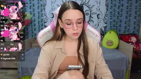 Snapshot of sweet_frosty chatting on February 12, 4:01 am Alice online show from February 12, 4:01 am