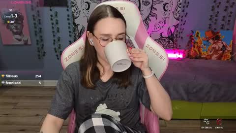 Snapshot of sweet_frosty chatting on September 25, 4:27 am Alice online show from September 25, 4:27 am