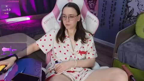 Snapshot of sweet_frosty chatting on October 26, 3:12 am Alice online show from October 26, 3:12 am