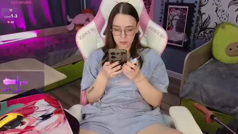 Snapshot of sweet_frosty chatting on November 16, 3:23 am Alice online show from November 16, 3:23 am