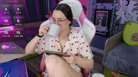 Snapshot of sweet_frosty chatting on December 15, 3:44 am Alice online show from December 15, 3:44 am