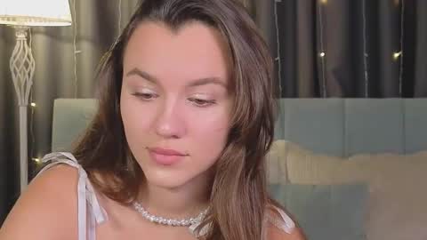 Snapshot of sweet_haeven chatting on November 17, 6:14 pm Im Mia.LOVELY PATTERNS 100 120 160 200 my toy buzzes from 2 tip online show from November 17, 6:14 pm