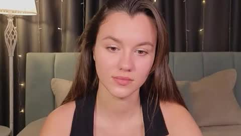 Snapshot of sweet_haeven chatting on December 14, 6:12 pm Im Mia.LOVELY PATTERNS 100 120 160 200 my toy buzzes from 2 tip online show from December 14, 6:12 pm