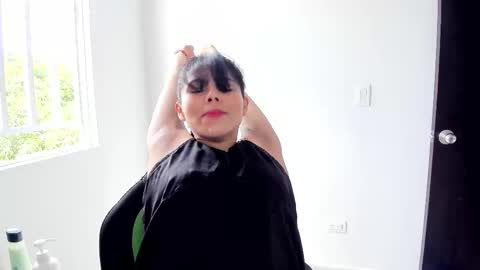 Hanna online show from December 5, 3:09 pm