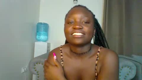 Snapshot of sweet_jenica chatting on January 14, 4:47 am ESTHER NEEMA online show from January 14, 4:47 am