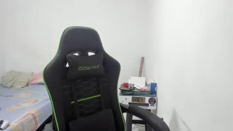 Snapshot of sweet_kitty_777 chatting on November 4, 4:00 am sweet_kitty_777 online show from November 4, 4:00 am