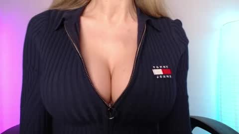 Jen online show from April 21, 5:36 am