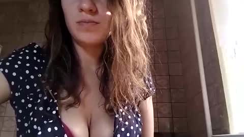 Snapshot of sweet_lilgirl_x chatting on February 8, 9:46 am Anna online show from February 8, 9:46 am