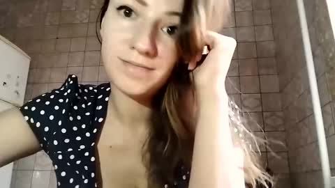 Snapshot of sweet_lilgirl_x chatting on March 3, 9:11 am Anna online show from March 3, 9:11 am