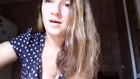 Snapshot of sweet_lilgirl_x chatting on March 3, 4:46 pm Anna online show from March 3, 4:46 pm