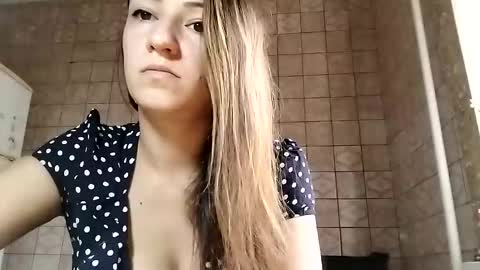 Snapshot of sweet_lilgirl_x chatting on March 6, 5:57 am Anna online show from March 6, 5:57 am