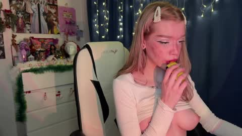 Melissa. Join me on Fansly link in social medias online show from December 31, 9:39 pm