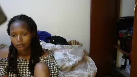 Snapshot of sweet_melod chatting on November 10, 3:33 pm Linda online show from November 10, 3:33 pm