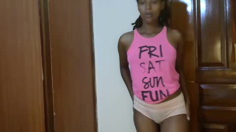 Snapshot of sweet_melod chatting on November 18, 4:44 pm Linda online show from November 18, 4:44 pm