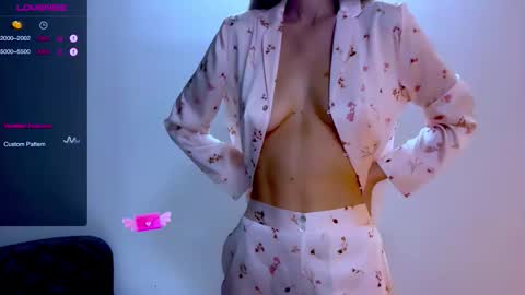 Snapshot of sweet_mia_91 chatting on September 12, 5:13 pm Mia online show from September 12, 5:13 pm