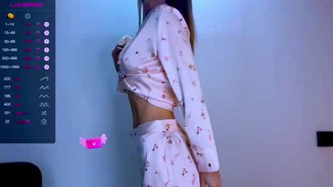 Snapshot of sweet_mia_91 chatting on September 24, 12:08 pm Mia online show from September 24, 12:08 pm