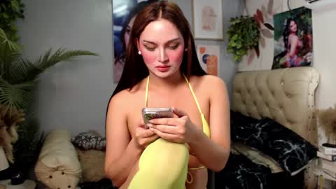 Snapshot of sweet_nicole4u chatting on December 16, 5:27 am girlnamenicole online show from December 16, 5:27 am