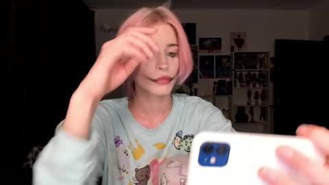 kira online show from October 31, 7:48 pm