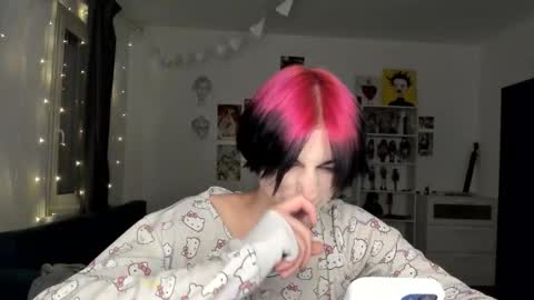 kira online show from November 15, 5:09 pm