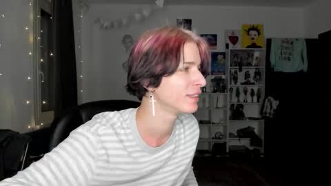 kira online show from November 25, 8:42 pm