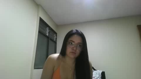 Snapshot of sweet_shadow20 chatting on October 27, 5:11 am Mari online show from October 27, 5:11 am