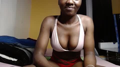 ellanah Tracie online show from December 4, 11:24 pm