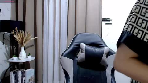 Leah online show from October 23, 10:47 am