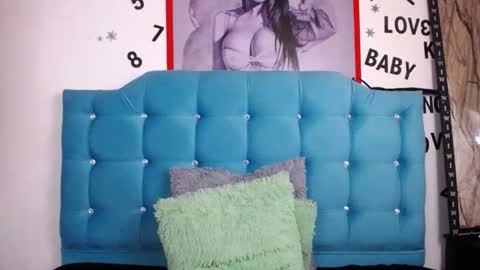 Snapshot of sweet_skylove_ chatting on November 3, 4:19 pm Adriana online show from November 3, 4:19 pm