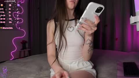 Snapshot of sweet_sonechka chatting on February 16, 9:16 pm sweet_sonechka online show from February 16, 9:16 pm