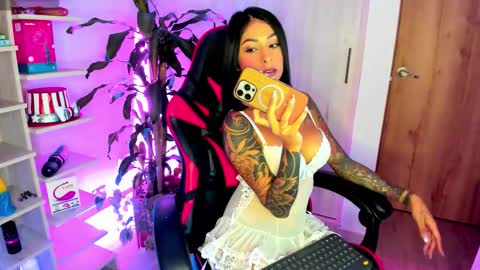 Snapshot of sweet_sophi_ chatting on October 19, 11:38 pm sophie leone online show from October 19, 11:38 pm