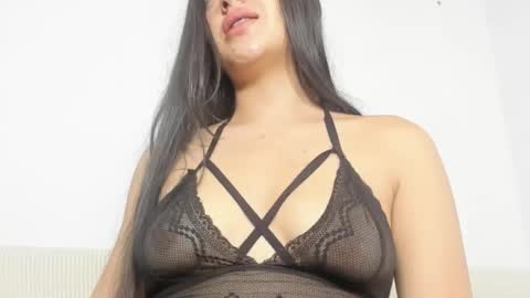 Snapshot of sweet_sophie_7 chatting on December 5, 6:33 pm sweet_sophie_7 online show from December 5, 6:33 pm