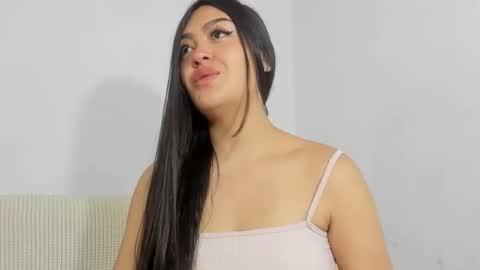 Snapshot of sweet_sophie_7 chatting on December 10, 7:11 pm sweet_sophie_7 online show from December 10, 7:11 pm