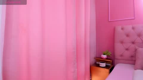 Snapshot of sweet_starxx chatting on February 16, 5:15 pm Yeileen online show from February 16, 5:15 pm