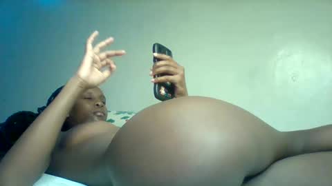 Snapshot of sweet_xtin12 chatting on September 27, 7:19 pm Sexy petite online show from September 27, 7:19 pm