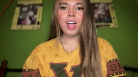 Snapshot of sweetalexa19 chatting on October 31, 10:00 pm alexa your one and only queen online show from October 31, 10:00 pm