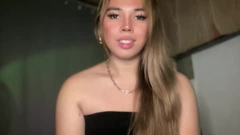 Snapshot of sweetalexa19 chatting on November 6, 12:33 am alexa your one and only queen online show from November 6, 12:33 am